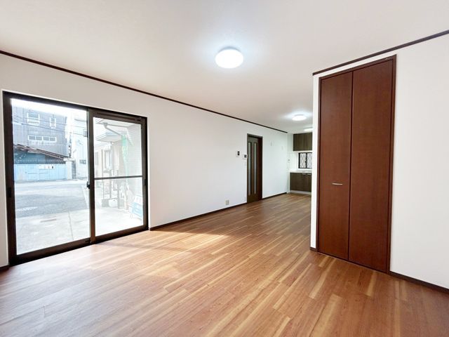 Renovated 3LDK Detached House for Sale in Higashiosaka, Osaka - Thumbnail 2