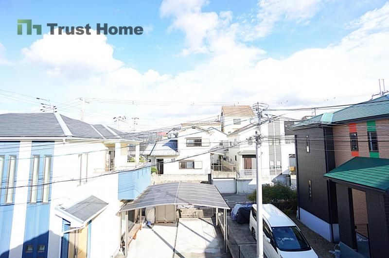 Renovated 4LDK House in Kobe Kita Ward with 3 Parking Spaces - Thumbnail 2