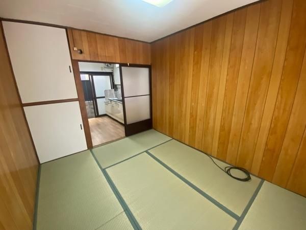5K Terrace House for Sale near Bentencho Station, Osaka - Thumbnail 2