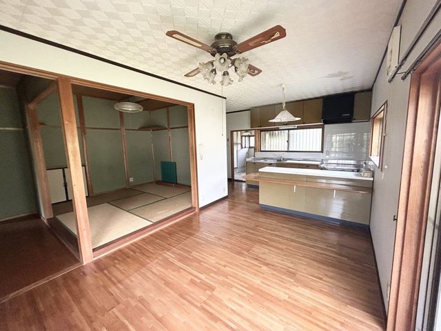 10LDK Detached House with Warehouse in Kami River Town, Hyogo - Image 1