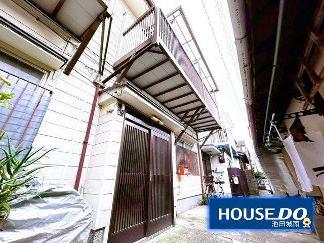 3LDK Terrace House for Sale near Ikeda Station, Osaka - Thumbnail 2