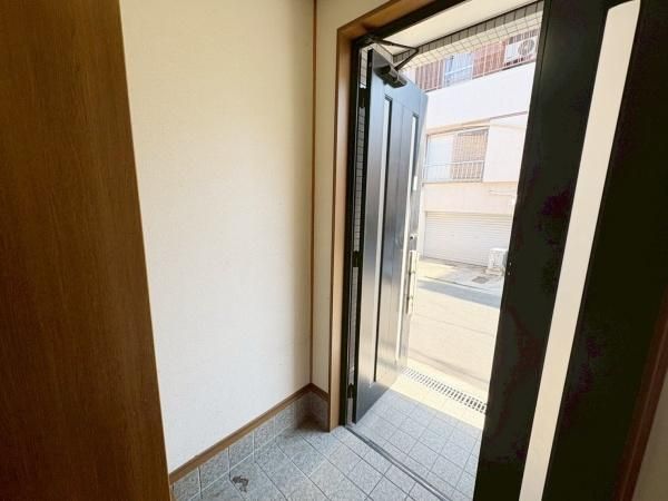 3DK Detached House for Sale in Nishinari, Osaka - 93.87 sqm - Thumbnail 2