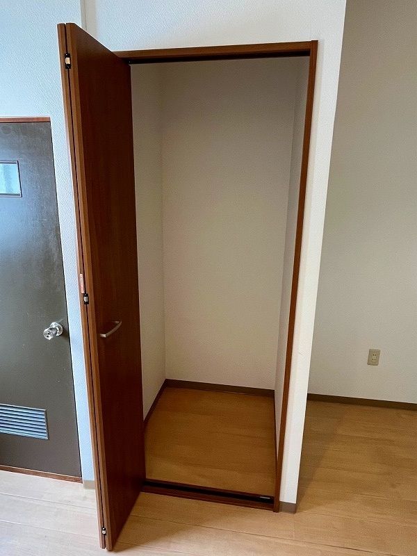 2LDK House for Sale in Tennoji-ku, Osaka - Thumbnail 3