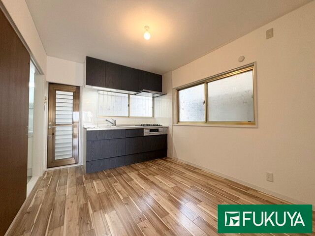4LDK Detached House for Sale in Toyonaka, Osaka - Thumbnail 3