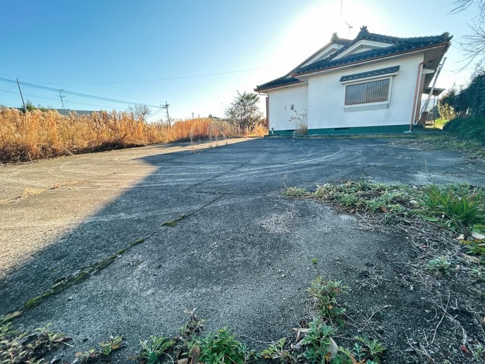 Renovated 3LDK House with 5 Parking Spaces in Isa City, Kagoshima - Thumbnail 3