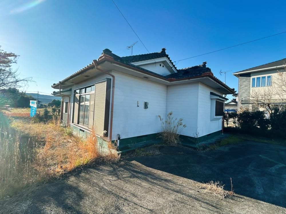 Renovated 3LDK House with 5 Parking Spaces in Isa City, Kagoshima - Thumbnail 2