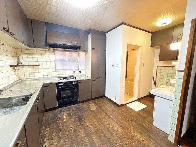 3-Story 4DK House for Sale in Osaka Nishinari Ward - Thumbnail 3