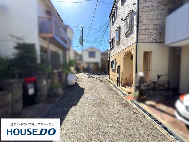 4LDK Corner Lot House for Sale in Neyagawa, Osaka - Thumbnail 2