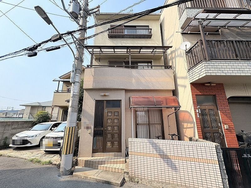 3LDK Detached House for Sale near Wakae-Iwata Station, Higashi-Osaka - Image 1