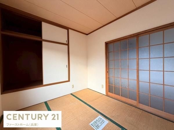 Renovated 2SLDK House for Sale in Himeji, Hyogo - Thumbnail 3