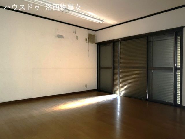 5DK House for Sale in Muko City, Kyoto - 129.4 sqm - Thumbnail 2