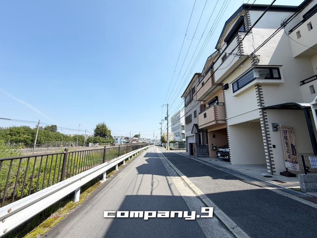 Refurbished 3LDK House for Sale Near Neyagawa-shi Station - Thumbnail 2