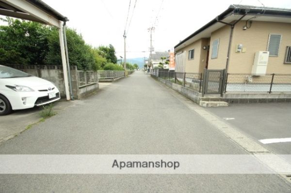 Rent 3LDK Detached House in Mimata, Miyazaki - Modern & Pet Negotiable - Thumbnail 2
