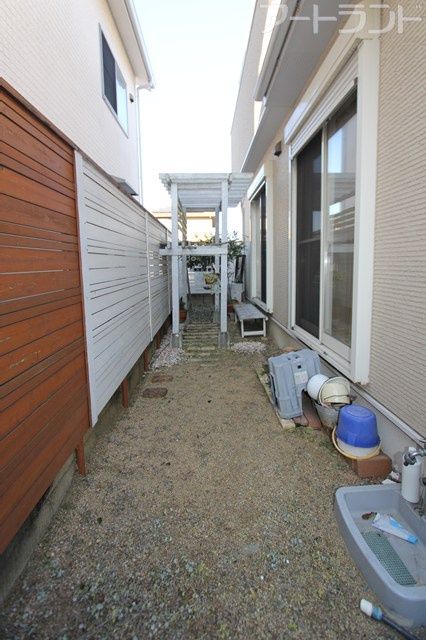 4LDK House with Solar Panels & Underfloor Heating in Himeji - Thumbnail 3