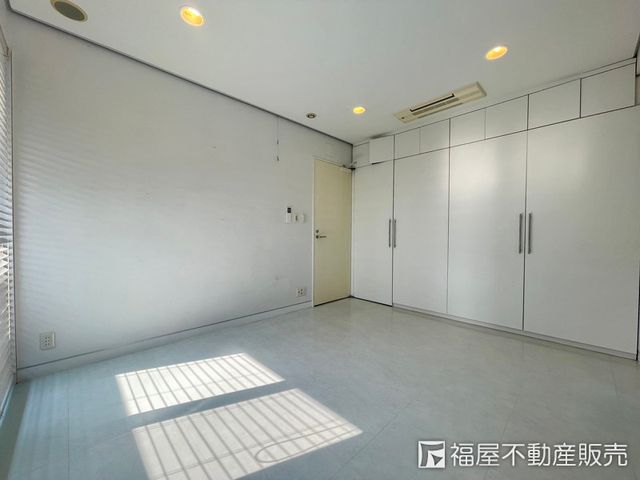 3LDK RC House for Sale in Kyoto Minami Ward near Kujo Station - Thumbnail 3