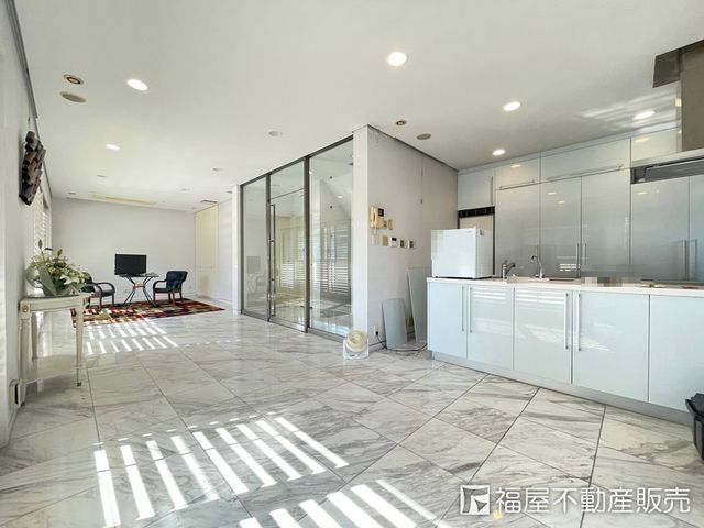 3LDK RC House for Sale in Kyoto Minami Ward near Kujo Station - Thumbnail 2