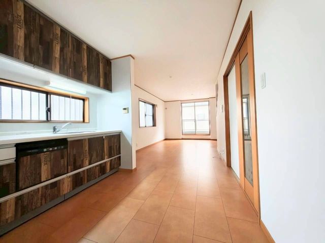 3LDK Detached House for Sale in Higashiyodogawa, Osaka - Thumbnail 2