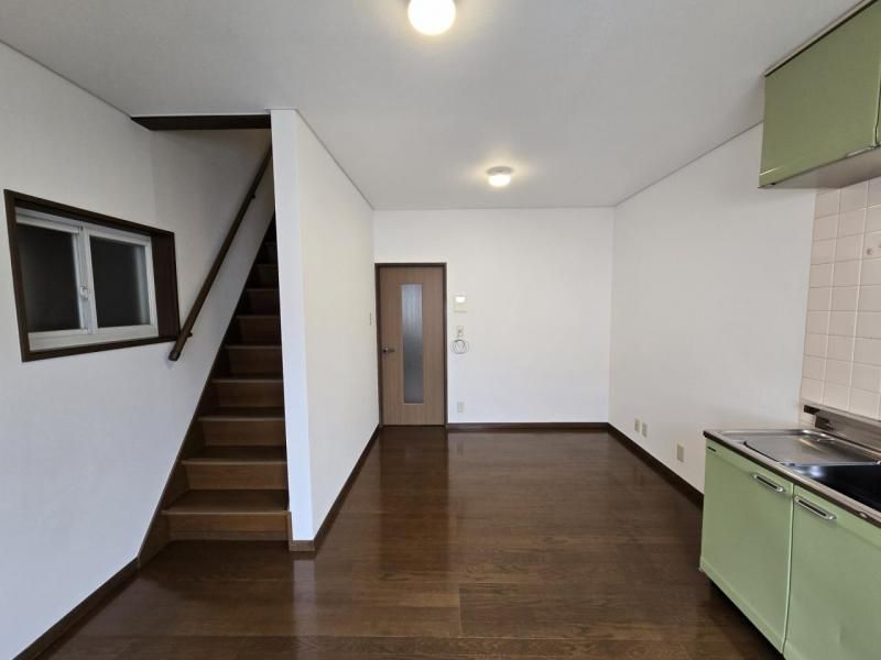 4LDK Family House for Sale in Kadoma, Osaka - Renovated & Vacant - Thumbnail 2