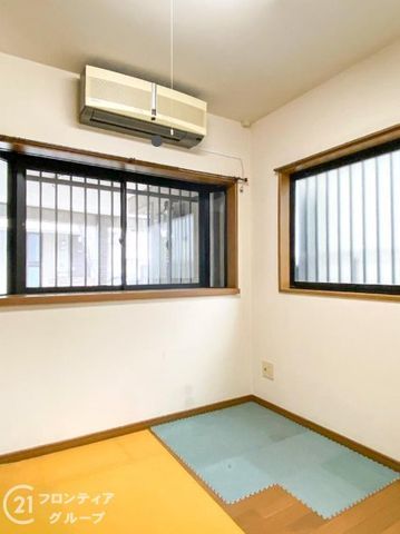 3-Story Detached House with Garage in Higashiosaka, Osaka - Thumbnail 3