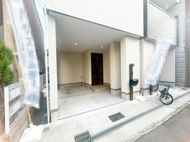 4LDK Renovated House for Sale in Higashinari-ku, Osaka - Thumbnail 2