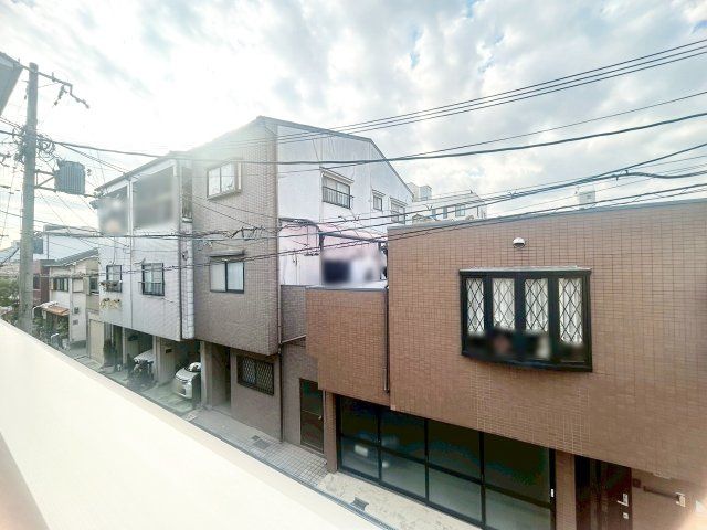 4LDK Renovated House for Sale in Higashinari-ku, Osaka - Thumbnail 3