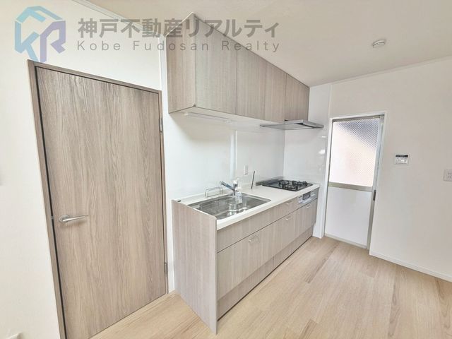 Renovated 3LDK Wooden House Near Nishinada Station, Kobe - Thumbnail 3