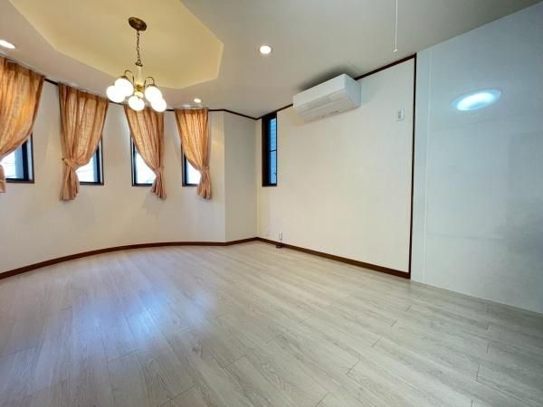 4LDK Detached House for Sale near Tamaide Station, Osaka - Thumbnail 3