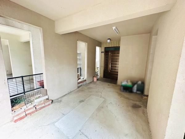 4LDK Detached House for Sale in Hirakata, Osaka - Thumbnail 2