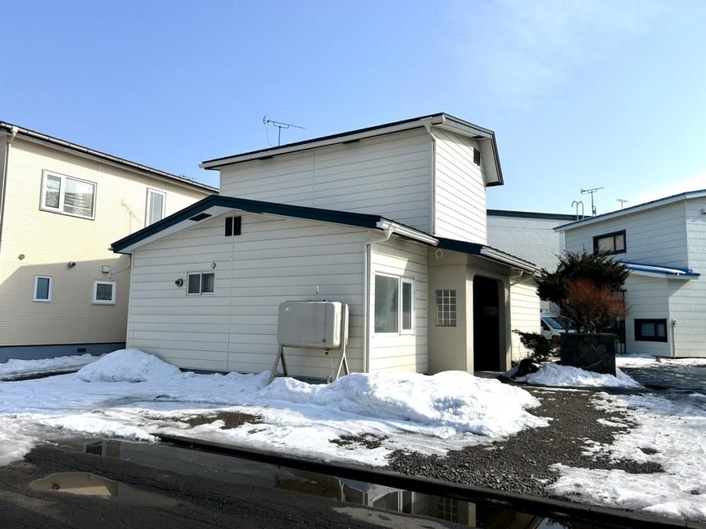 Renovated 4LDK House with Sunroom for Sale in Muroran, Hokkaido - Thumbnail 2