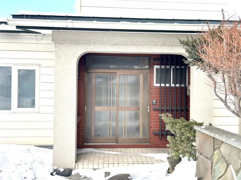 Renovated 4LDK House with Sunroom for Sale in Muroran, Hokkaido - Thumbnail 4