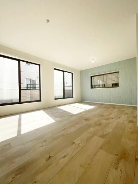 Renovated 4LDK House for Sale in Suita, Osaka - Thumbnail 2