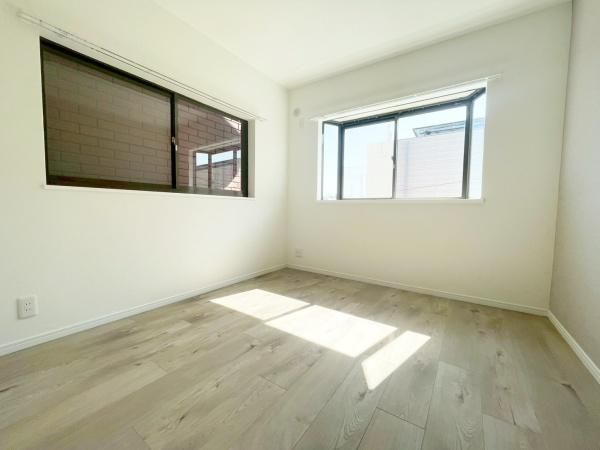 Renovated 4LDK House for Sale in Suita, Osaka - Thumbnail 3