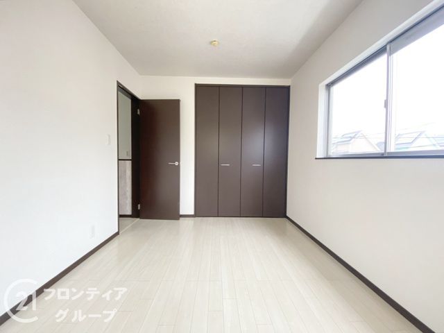 4LDK Detached House for Sale in Sakai, Osaka - Spacious Family Home - Thumbnail 4