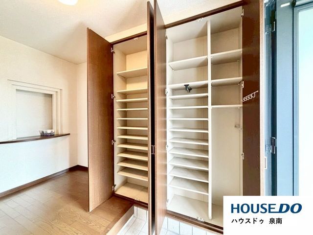 6LDK Detached House for Sale in Hannan City, Osaka - Thumbnail 3