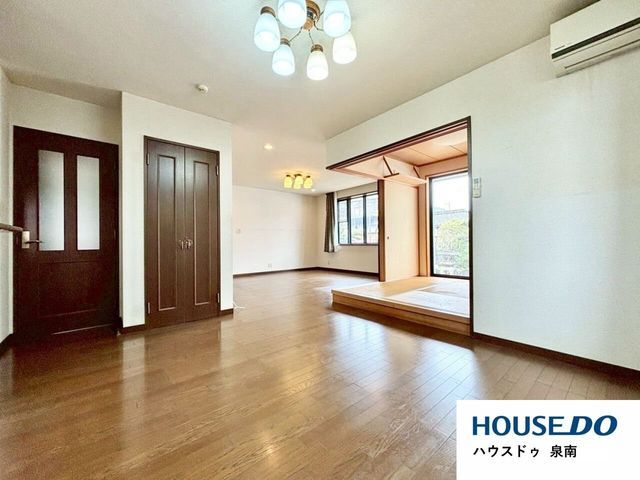 6LDK Detached House for Sale in Hannan City, Osaka - Thumbnail 4
