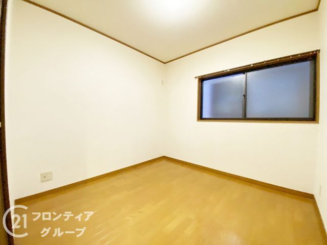 Modern 4LDK Detached House for Sale in Sakai, Osaka - Thumbnail 3