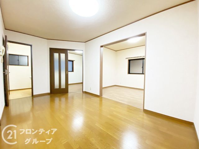 Modern 4LDK Detached House for Sale in Sakai, Osaka - Thumbnail 2