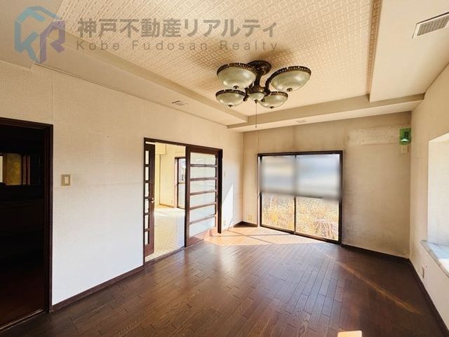6DK Detached House with Garden for Sale in Kobe's Tarumi Ward - Thumbnail 2