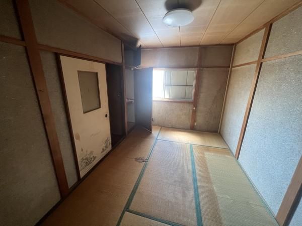 3DK Detached House for Sale in Higashi-Osaka, Osaka - Thumbnail 2