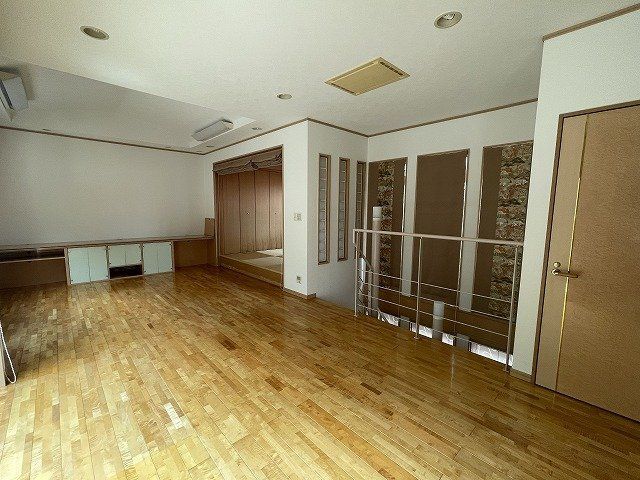 Renovated 4-Bedroom House with Carport in Himeji, Hyogo - Thumbnail 2