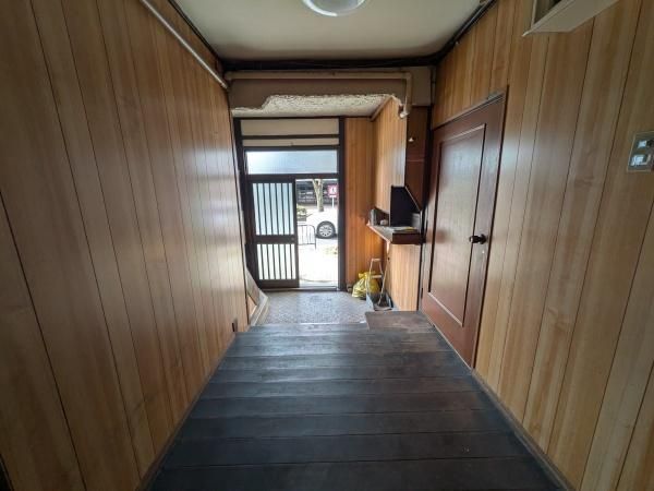Shop-Attached 90-Year-Old House with Workshop for Sale in Kyoto - Thumbnail 2