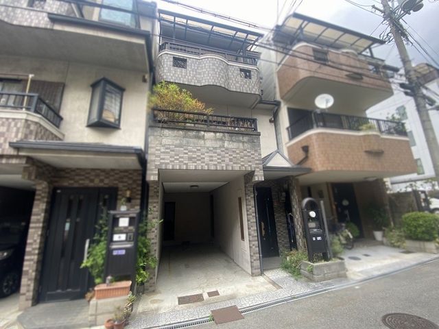 4LDK House for Sale in Fukushima-ku, Osaka, 118.57 sqm - Thumbnail 2