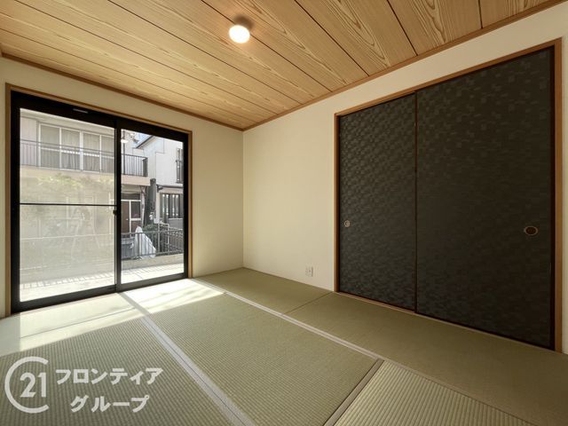 Renovated 3LDK House for Sale in Itami, Hyogo - Thumbnail 2
