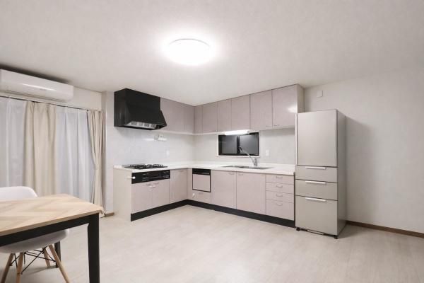 5LDK Steel-Frame House for Sale near Tokuan Station, Higashi-Osaka - Thumbnail 3
