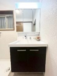 4LDK Renovated House for Sale in Kadoma, Osaka - Thumbnail 3