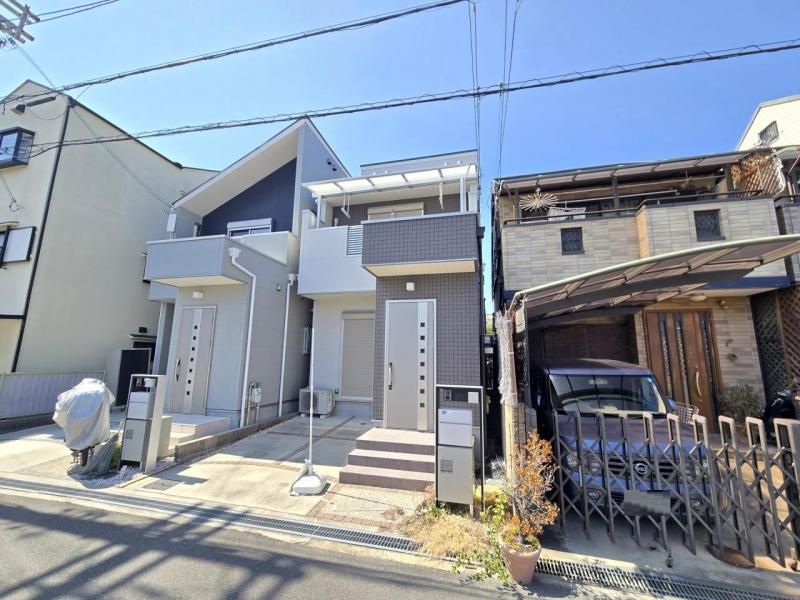 4LDK Detached House for Sale in Higashiosaka, Osaka - Near Kawachi-Hanazono Station - Thumbnail 2