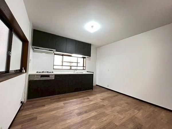 Renovated 4DK Steel House for Sale near Kawachi Hanazono Station - Thumbnail 2