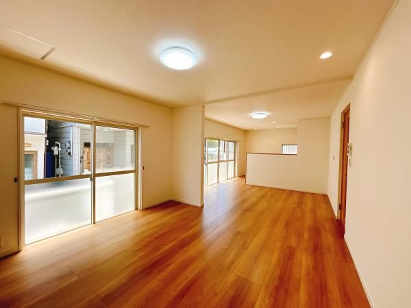 Renovated 3LDK House in Kobe Seiryodai with 2 Car Parking - Thumbnail 2