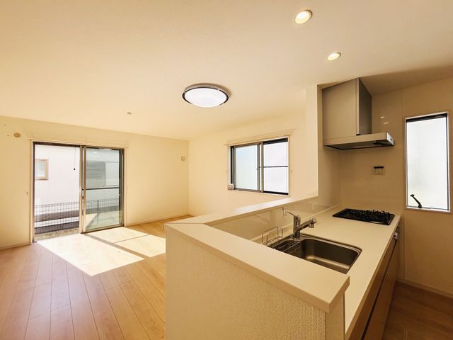 4LDK Modern House for Sale in Toyono, Osaka - Walk to Station - Thumbnail 4
