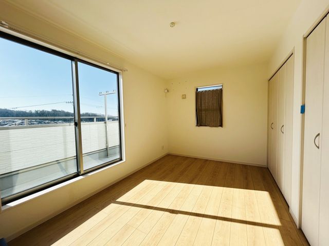 4LDK Modern House for Sale in Toyono, Osaka - Walk to Station - Thumbnail 3